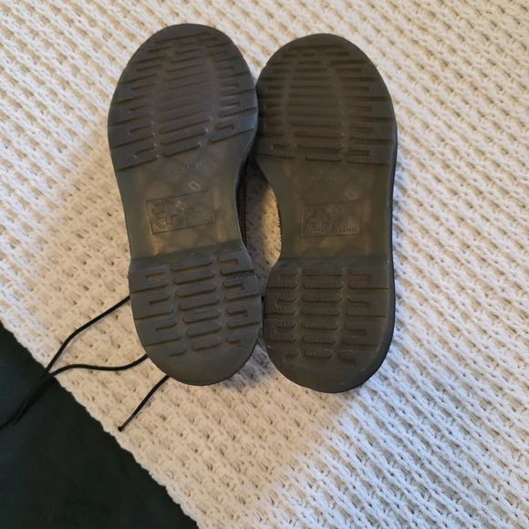 Classic Burgundy Brogue Men's Shoes - Picture 3 of 4